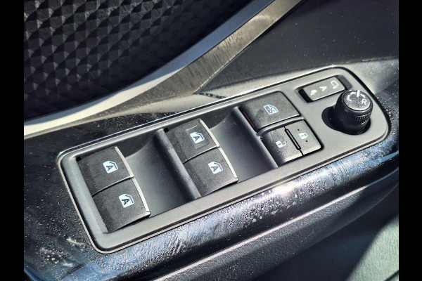 Toyota C-HR 1.8 Hybrid Style | Dodehoekherkenning, Navigatie, Parkeersensoren, Stoel + Stuurverwarming, DAB, Keyless, 18 inch