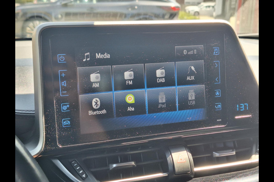 Toyota C-HR 1.8 Hybrid Style | Dodehoekherkenning, Navigatie, Parkeersensoren, Stoel + Stuurverwarming, DAB, Keyless, 18 inch