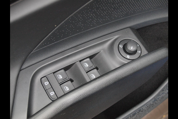 Škoda ENYAQ iV 80 First Edition | SOH 90% | Camera | Trekhaak | Leer | Warmtepomp | Sfeerverlichting | Apple Carplay |