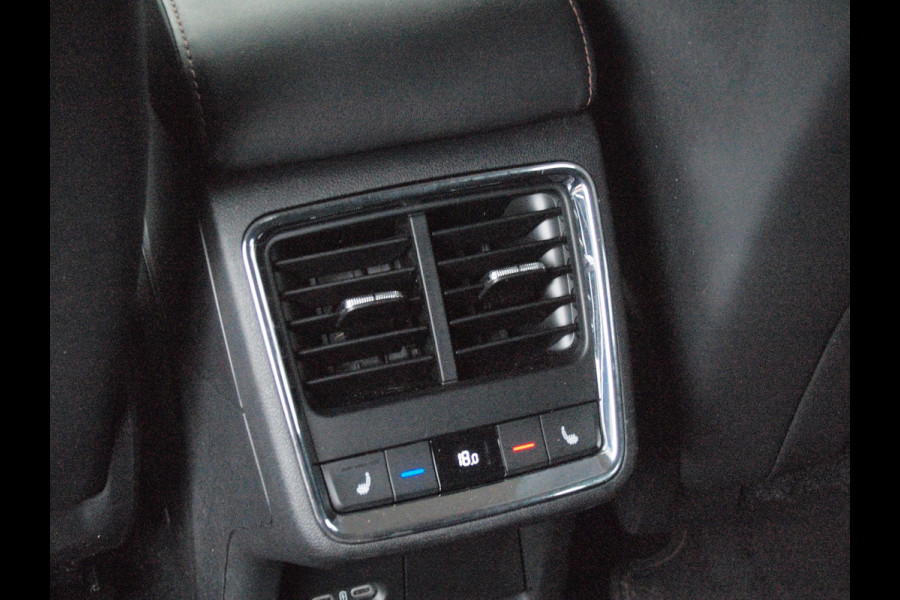 Škoda ENYAQ iV 80 First Edition | SOH 90% | Camera | Trekhaak | Leer | Warmtepomp | Sfeerverlichting | Apple Carplay |