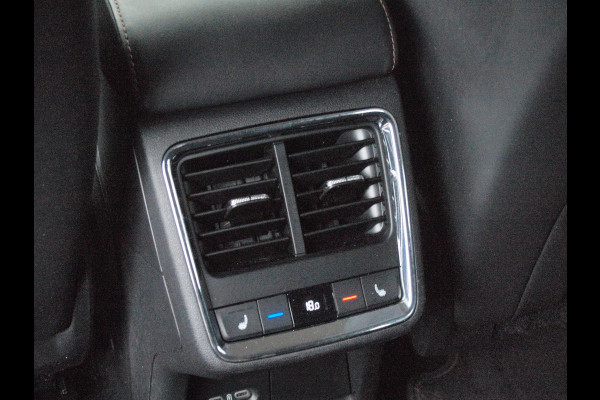 Škoda ENYAQ iV 80 First Edition | SOH 90% | Camera | Trekhaak | Leer | Warmtepomp | Sfeerverlichting | Apple Carplay |