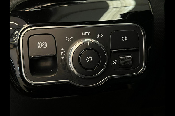 Mercedes-Benz A-Klasse 200 / AMG / Widescreen / Stoelverwarming