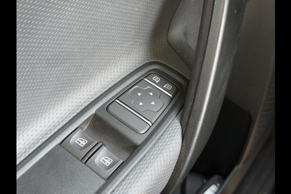 Mercedes-Benz eCitan 112 51kWh L2 285 WLTP 98,1% (SOH) Camera MBUX Trekhaak 75kW Snelladen Apple Carplay Cruise Control