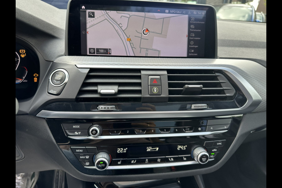 BMW X3 sDrive20i Launch Edition High Executive M SPORT PANORAMADAK LEDER NAVIGATIE TREKHAAK AFNEEMBAAR