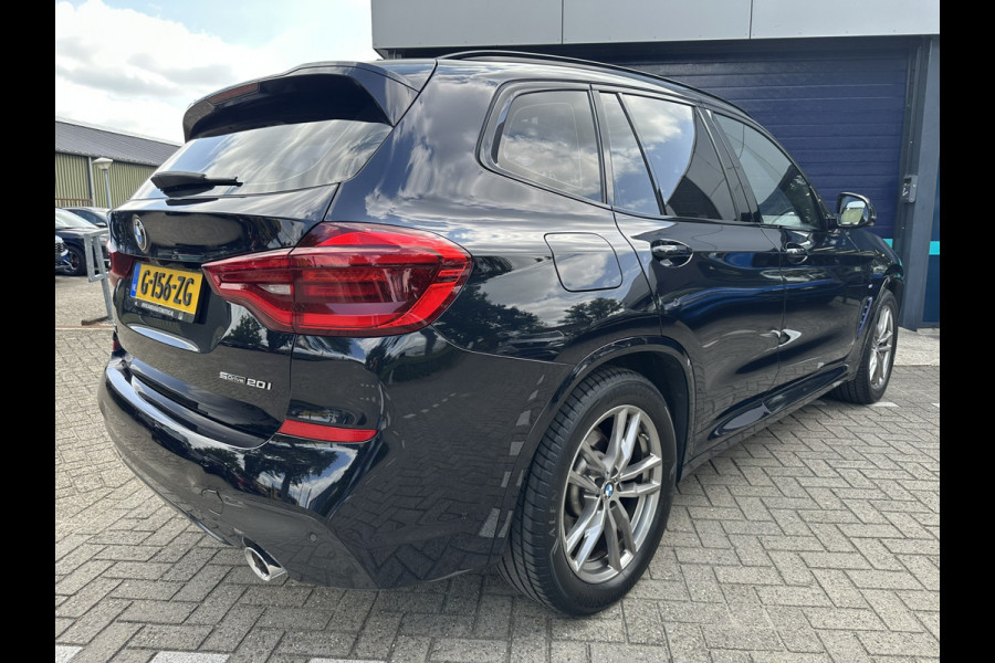 BMW X3 sDrive20i Launch Edition High Executive M SPORT PANORAMADAK LEDER NAVIGATIE TREKHAAK AFNEEMBAAR