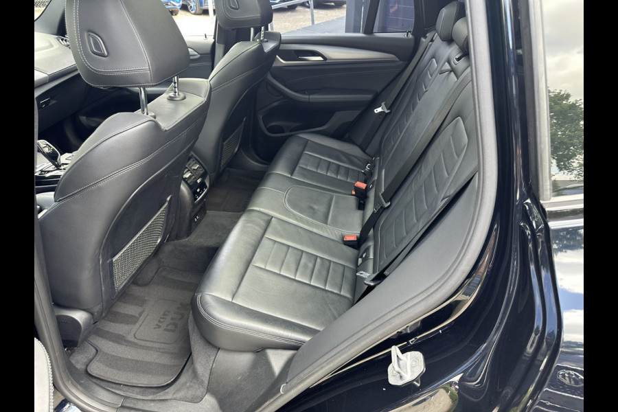BMW X3 sDrive20i Launch Edition High Executive M SPORT PANORAMADAK LEDER NAVIGATIE TREKHAAK AFNEEMBAAR