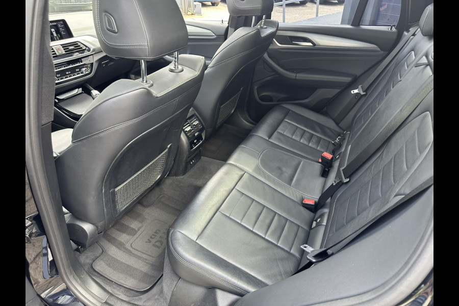 BMW X3 sDrive20i Launch Edition High Executive M SPORT PANORAMADAK LEDER NAVIGATIE TREKHAAK AFNEEMBAAR
