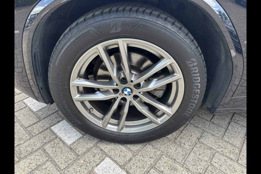 BMW X3 sDrive20i Launch Edition High Executive M SPORT PANORAMADAK LEDER NAVIGATIE TREKHAAK AFNEEMBAAR