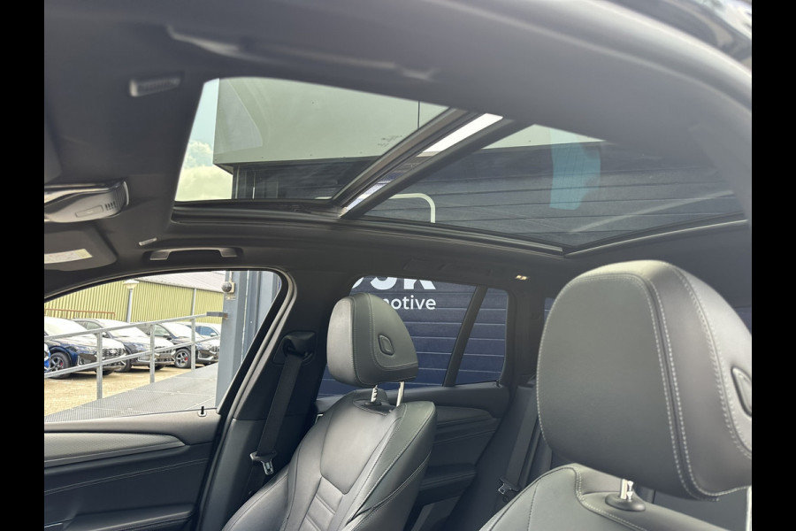 BMW X3 sDrive20i Launch Edition High Executive M SPORT PANORAMADAK LEDER NAVIGATIE TREKHAAK AFNEEMBAAR