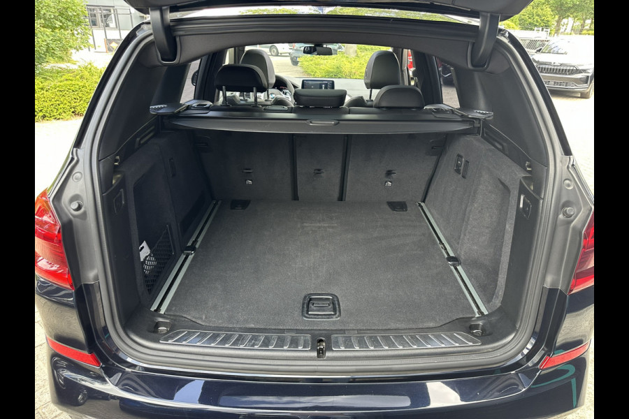BMW X3 sDrive20i Launch Edition High Executive M SPORT PANORAMADAK LEDER NAVIGATIE TREKHAAK AFNEEMBAAR