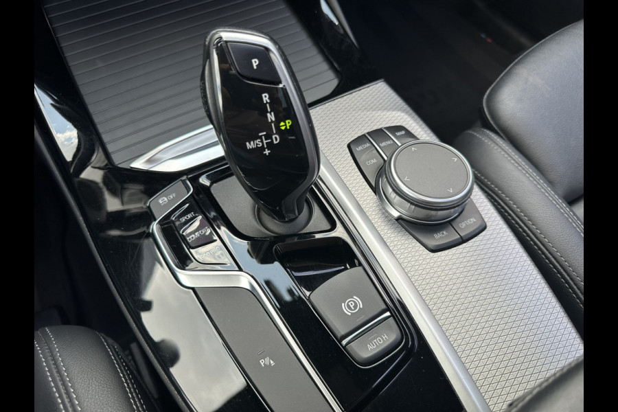 BMW X3 sDrive20i Launch Edition High Executive M SPORT PANORAMADAK LEDER NAVIGATIE TREKHAAK AFNEEMBAAR