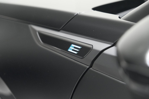 Peugeot e-2008 EV Allure 54 kWh | 11 KW Lader | Warmtepomp | Apple Carplay | Parkeersensoren