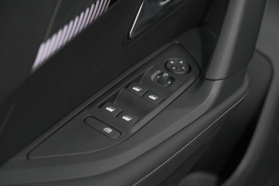 Peugeot e-2008 EV Allure 54 kWh | 11 KW Lader | Warmtepomp | Apple Carplay | Parkeersensoren