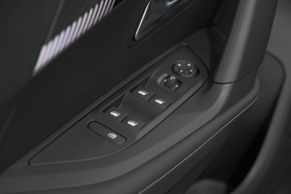 Peugeot e-2008 EV Allure 54 kWh | 11 KW Lader | Warmtepomp | Apple Carplay | Parkeersensoren