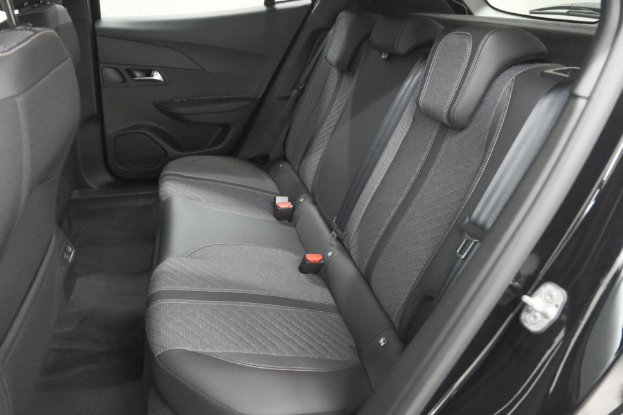 Peugeot e-2008 EV Allure 54 kWh | 11 KW Lader | Warmtepomp | Apple Carplay | Parkeersensoren