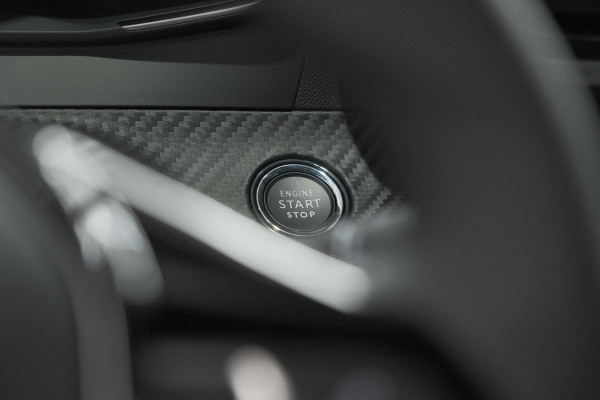 Peugeot e-2008 EV Allure 54 kWh | 11 KW Lader | Warmtepomp | Apple Carplay | Parkeersensoren