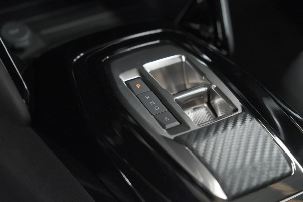Peugeot e-2008 EV Allure 54 kWh | 11 KW Lader | Warmtepomp | Apple Carplay | Parkeersensoren