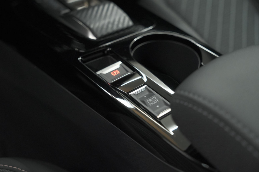 Peugeot e-2008 EV Allure 54 kWh | 11 KW Lader | Warmtepomp | Apple Carplay | Parkeersensoren
