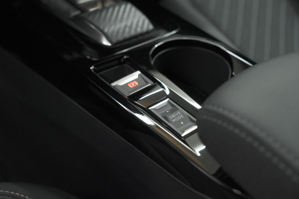 Peugeot e-2008 EV Allure 54 kWh | 11 KW Lader | Warmtepomp | Apple Carplay | Parkeersensoren