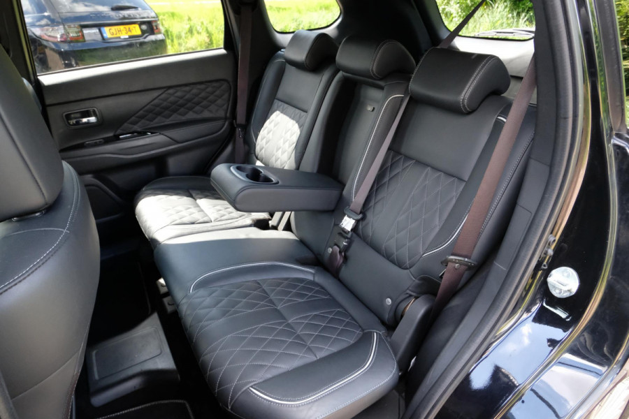 Mitsubishi Outlander 2.4 PHEV Instyle |135 PK | Panoramadak | Elektrische klep |