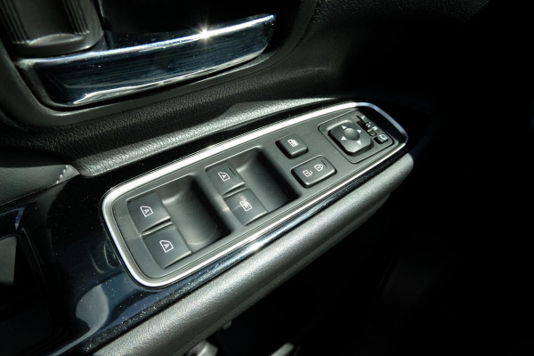 Mitsubishi Outlander 2.4 PHEV Instyle |135 PK | Panoramadak | Elektrische klep |