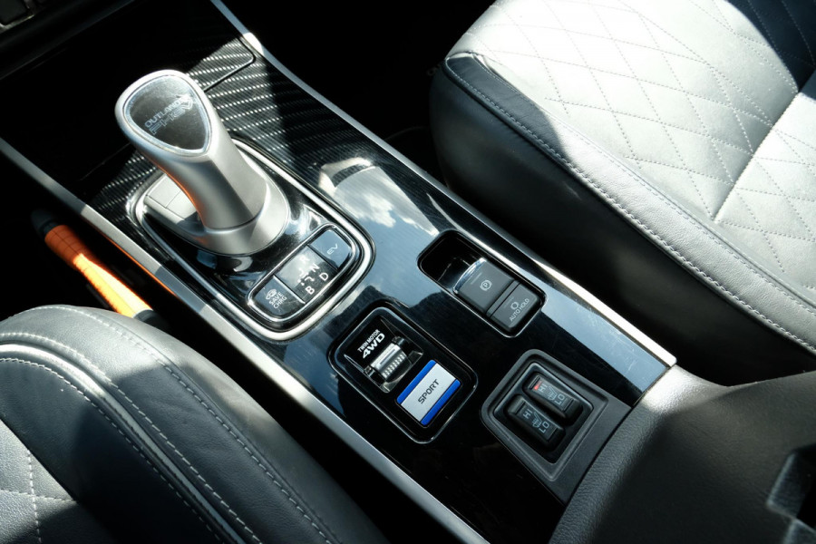 Mitsubishi Outlander 2.4 PHEV Instyle |135 PK | Panoramadak | Elektrische klep |