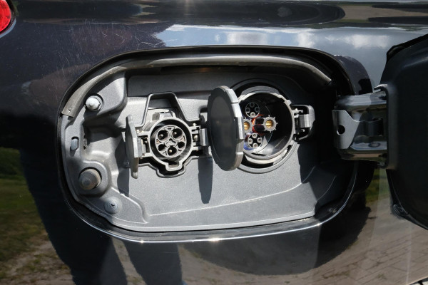 Mitsubishi Outlander 2.4 PHEV Instyle |135 PK | Panoramadak | Elektrische klep |