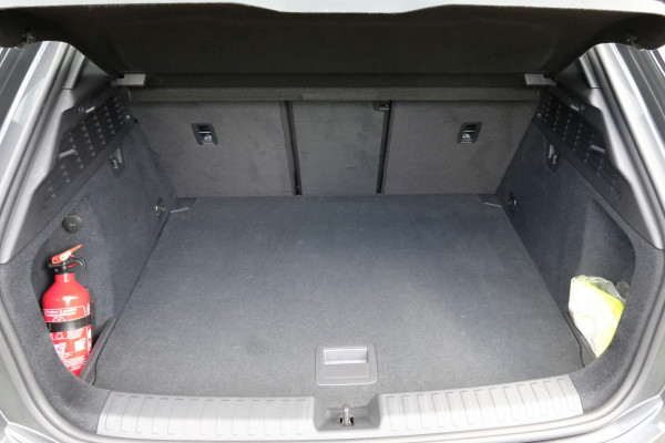 Audi A3 Sportback 40 TFSI S Line 204 PK | Trekhaak afneembaar | Lederen bekleding | Stoelverwarming | Camera | Elektrische achterklep | Dodehoeksensoren | Adaptive cruise control