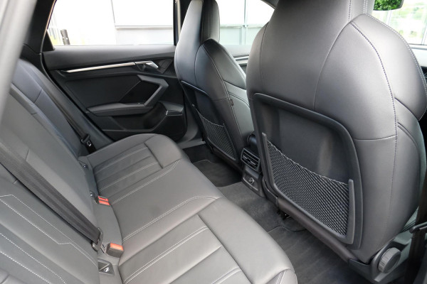 Audi A3 Sportback 40 TFSI S Line 204 PK | Trekhaak afneembaar | Lederen bekleding | Stoelverwarming | Camera | Elektrische achterklep | Dodehoeksensoren | Adaptive cruise control