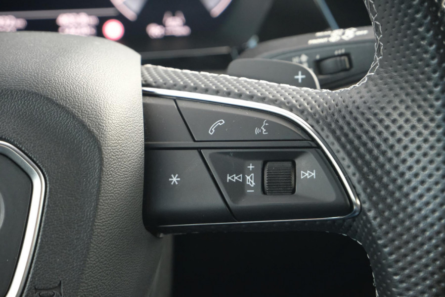 Audi A3 Sportback 40 TFSI S Line 204 PK | Trekhaak afneembaar | Lederen bekleding | Stoelverwarming | Camera | Elektrische achterklep | Dodehoeksensoren | Adaptive cruise control