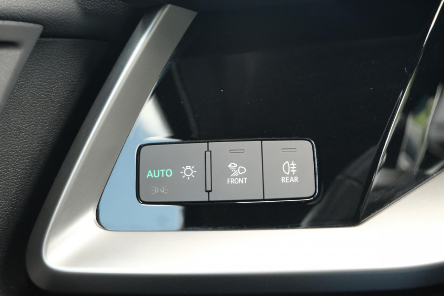 Audi A3 Sportback 40 TFSI S Line 204 PK | Trekhaak afneembaar | Lederen bekleding | Stoelverwarming | Camera | Elektrische achterklep | Dodehoeksensoren | Adaptive cruise control