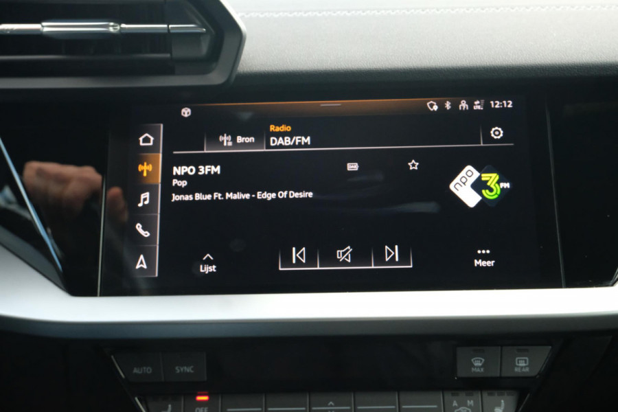 Audi A3 Sportback 40 TFSI S Line 204 PK | Trekhaak afneembaar | Lederen bekleding | Stoelverwarming | Camera | Elektrische achterklep | Dodehoeksensoren | Adaptive cruise control