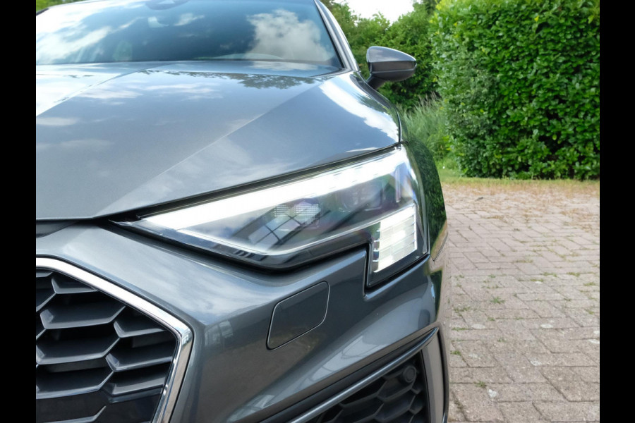 Audi A3 Sportback 40 TFSI S Line 204 PK | Trekhaak afneembaar | Lederen bekleding | Stoelverwarming | Camera | Elektrische achterklep | Dodehoeksensoren | Adaptive cruise control