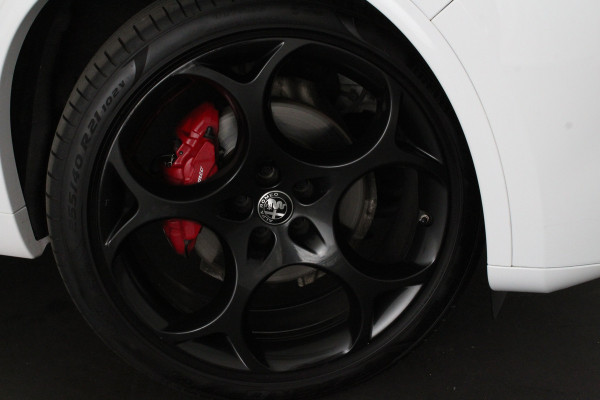 Alfa Romeo Stelvio 2.0 T AWD Veloce > 305pk/Squadra/Akrapovic/Pano.schuif/21Inch Turismo/Trekhaak...