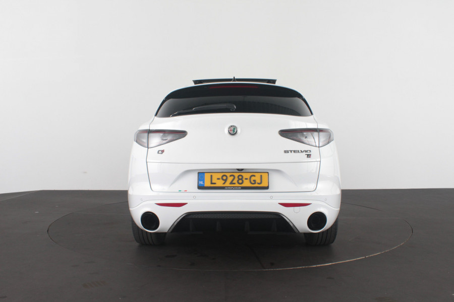 Alfa Romeo Stelvio 2.0 T AWD Veloce > 305pk/Squadra/Akrapovic/Pano.schuif/21Inch Turismo/Trekhaak...