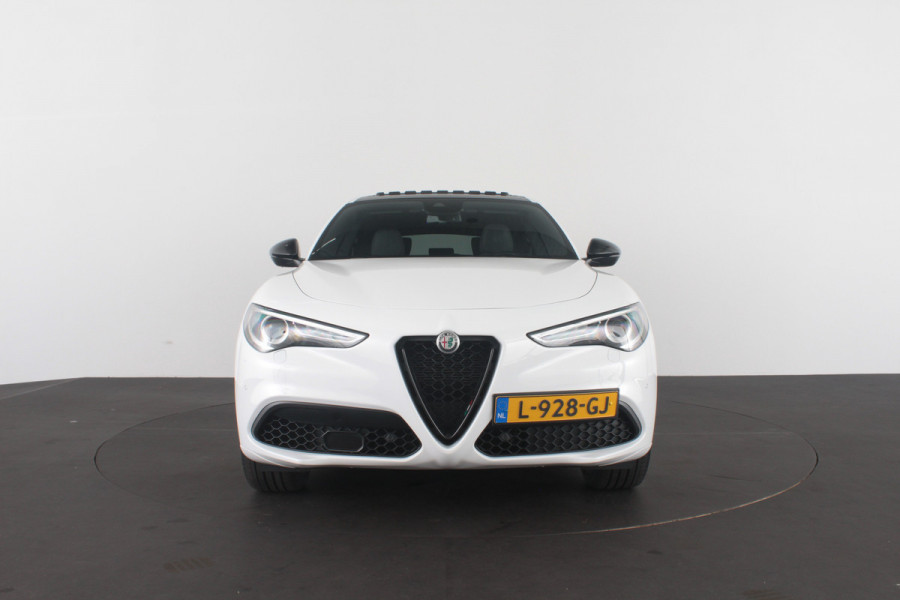 Alfa Romeo Stelvio 2.0 T AWD Veloce > 305pk/Squadra/Akrapovic/Pano.schuif/21Inch Turismo/Trekhaak...