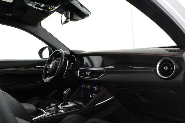 Alfa Romeo Stelvio 2.0 T AWD Veloce > 305pk/Squadra/Akrapovic/Pano.schuif/21Inch Turismo/Trekhaak...