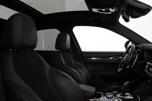 Alfa Romeo Stelvio 2.0 T AWD Veloce > 305pk/Squadra/Akrapovic/Pano.schuif/21Inch Turismo/Trekhaak...