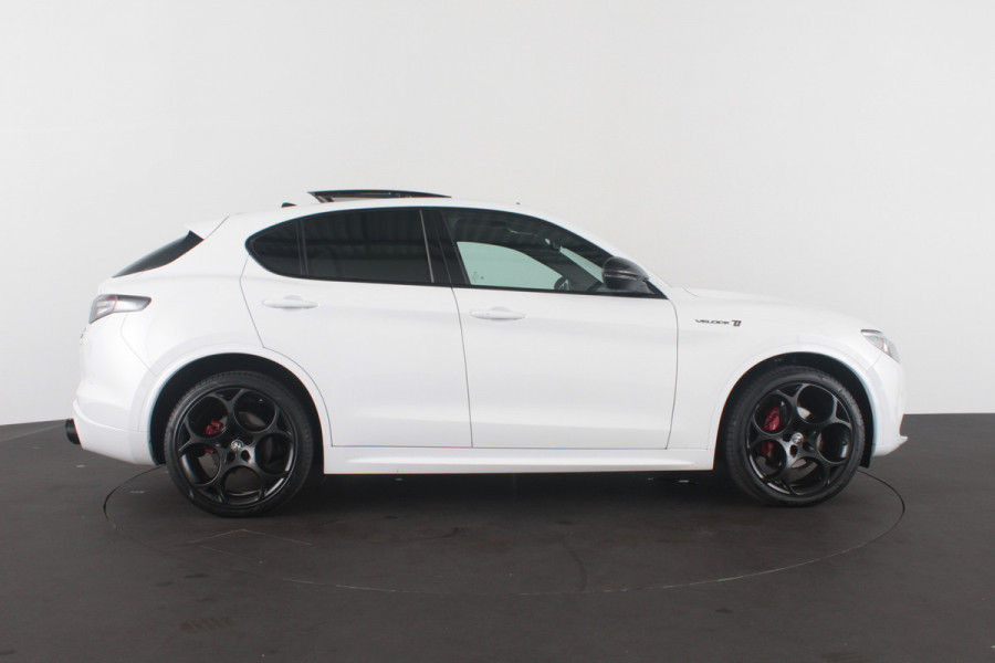 Alfa Romeo Stelvio 2.0 T AWD Veloce > 305pk/Squadra/Akrapovic/Pano.schuif/21Inch Turismo/Trekhaak...