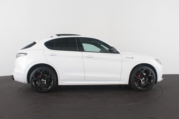 Alfa Romeo Stelvio 2.0 T AWD Veloce > 305pk/Squadra/Akrapovic/Pano.schuif/21Inch Turismo/Trekhaak...
