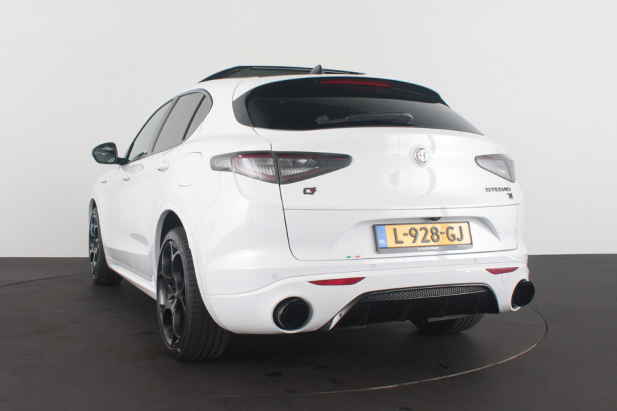 Alfa Romeo Stelvio 2.0 T AWD Veloce > 305pk/Squadra/Akrapovic/Pano.schuif/21Inch Turismo/Trekhaak...