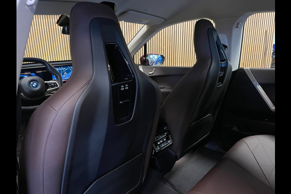BMW iX XDrive40 Executive 77 kWh|100% SOH|VOLLEDER|ELEK.STUURVERSTELLING|CAMERA|CARPLAY|PDC V+A|NAP|NL-AUTO|INCL.BTW|1e EIGENAAR|