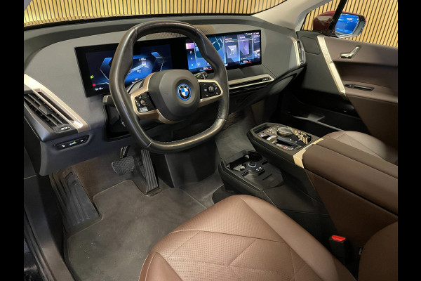 BMW iX XDrive40 Executive 77 kWh|100% SOH|VOLLEDER|ELEK.STUURVERSTELLING|CAMERA|CARPLAY|PDC V+A|NAP|NL-AUTO|INCL.BTW|1e EIGENAAR|