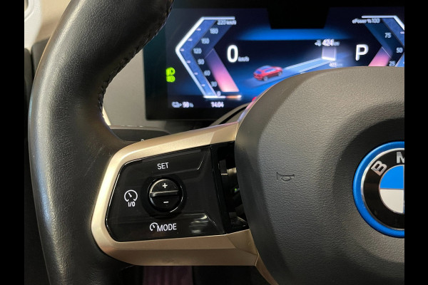 BMW iX XDrive40 Executive 77 kWh|100% SOH|VOLLEDER|ELEK.STUURVERSTELLING|CAMERA|CARPLAY|PDC V+A|NAP|NL-AUTO|INCL.BTW|1e EIGENAAR|