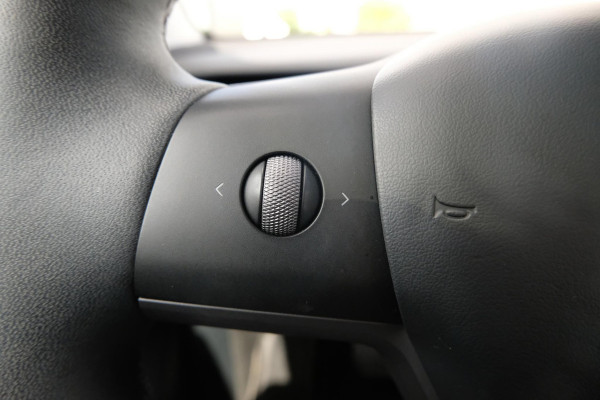 Tesla Model Y Long Range AWD 75 kWh 514 PK | Panoramadak | 360 Camera | LED Verlichting | CarPlay | Lichtmetalen Velgen | Elektrische Stoelen | Elektrische Klep | Navigatie |