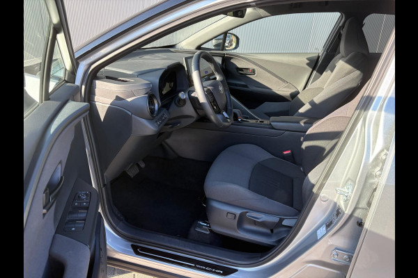 Toyota C-HR 1.8 Hybrid 140PK First Edition Bi-Tone/Winter-pack/Gr.-navigatie/Elektr.klep/Camera/Adapt.-cruise