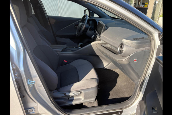 Toyota C-HR 1.8 Hybrid 140PK First Edition Bi-Tone/Winter-pack/Gr.-navigatie/Elektr.klep/Camera/Adapt.-cruise