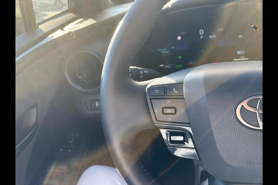 Toyota C-HR 1.8 Hybrid 140PK First Edition Bi-Tone/Winter-pack/Gr.-navigatie/Elektr.klep/Camera/Adapt.-cruise