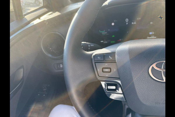 Toyota C-HR 1.8 Hybrid 140PK First Edition Bi-Tone/Winter-pack/Gr.-navigatie/Elektr.klep/Camera/Adapt.-cruise