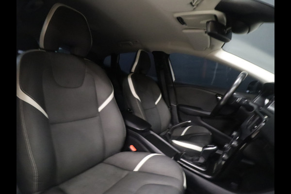 Volvo V40 1.5 T3 Dynamic Edition [CRUISE CONTROL, STOELVERWARMING, DIGITALE TELLER, BLUETOOTH, NAVIGATIE, CLIMATE, NIEUWSTAAT]